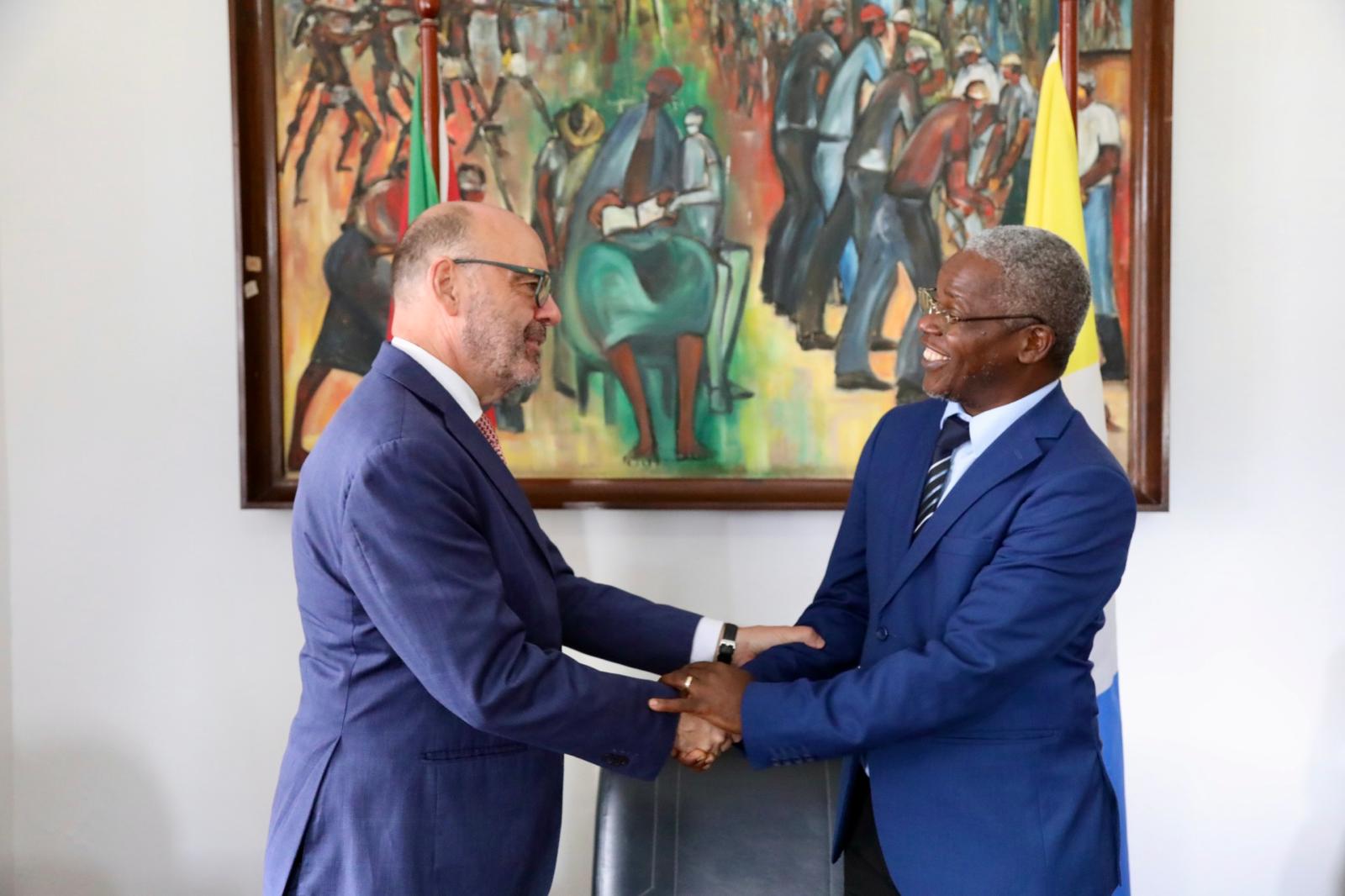 L’Ambasciatore Annis visita la Provincia di Sofala per il rafforzamento della cooperazione bilaterale nel settore sanitario